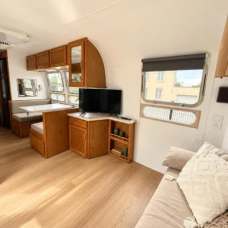 Campsite Le California Sejour Insolite En Caravane Americaine Airstream Avec Terrasse Privee