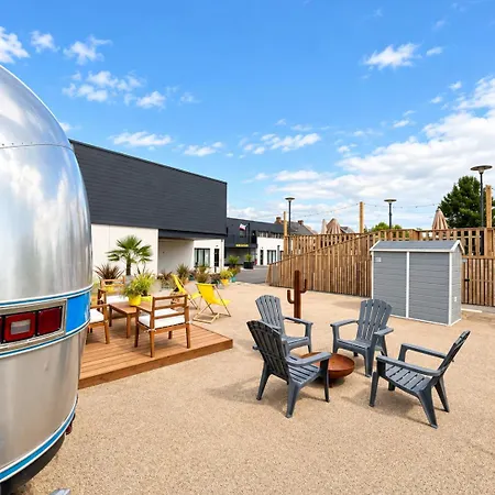 Le California Sejour Insolite En Caravane Americaine Airstream Avec Terrasse Privee Campsite